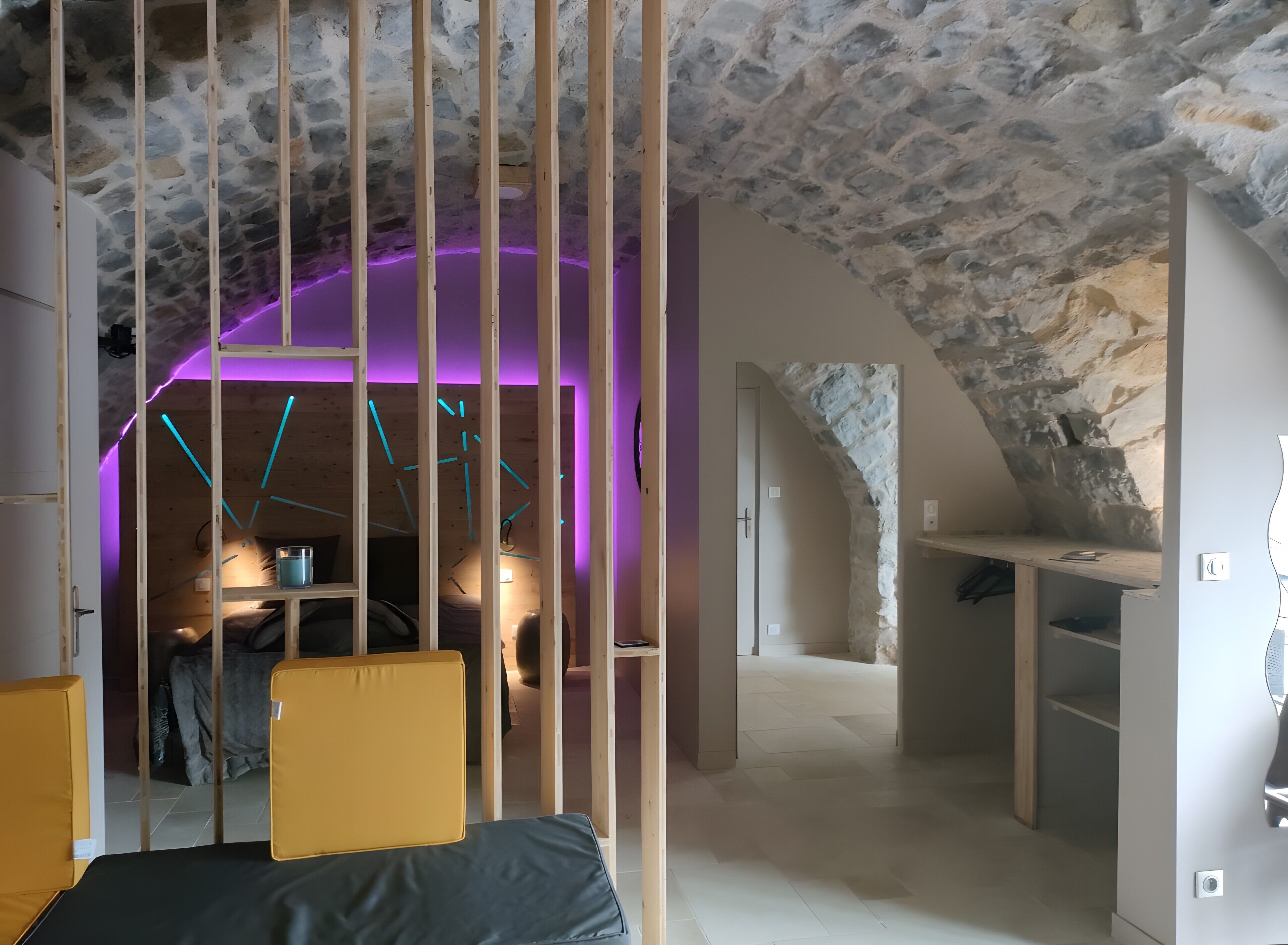 2 habitaciones, tabla de planchar con plancha, wifi y ropa de cama 