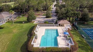 Outdoor pool, sun loungers