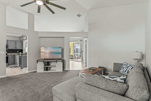 House, Multiple Beds, Pool Access, Pool View (The Sunny Spot) | Living area