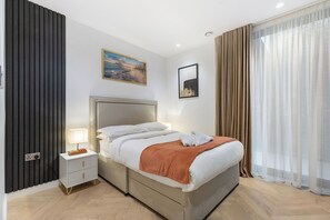 3 habitaciones, tabla de planchar con plancha, wifi y ropa de cama 