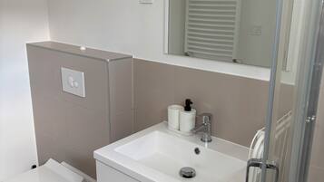 Basic Studio | Free WiFi