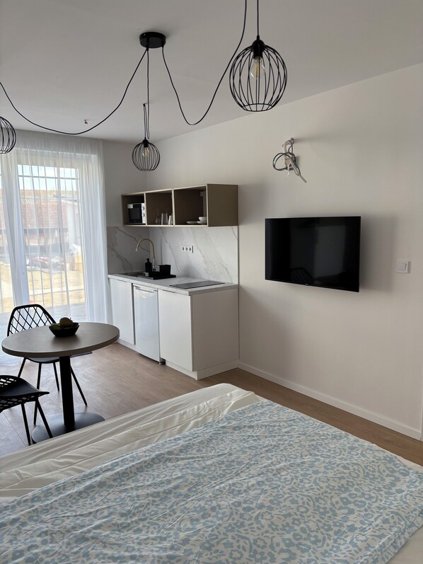 Basic Studio | Free WiFi, bed sheets