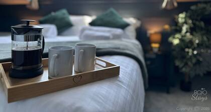 Leeds City | 3BR + Parking. Comfortable home for contractors and longer stays