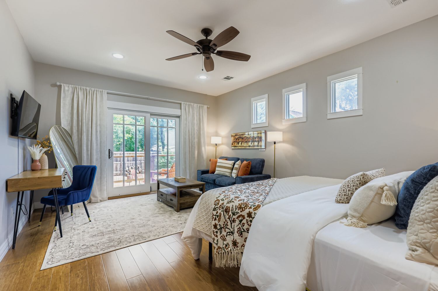 4 bedrooms, desk, iron/ironing board, travel cot