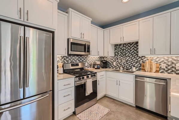 Fridge, microwave, oven, stovetop