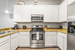 Condo, Multiple Beds, Balcony, Garden View (Palm Breeze) | Private kitchen - Palm Breeze At Bahama Bay 8ppl (Davenport)
