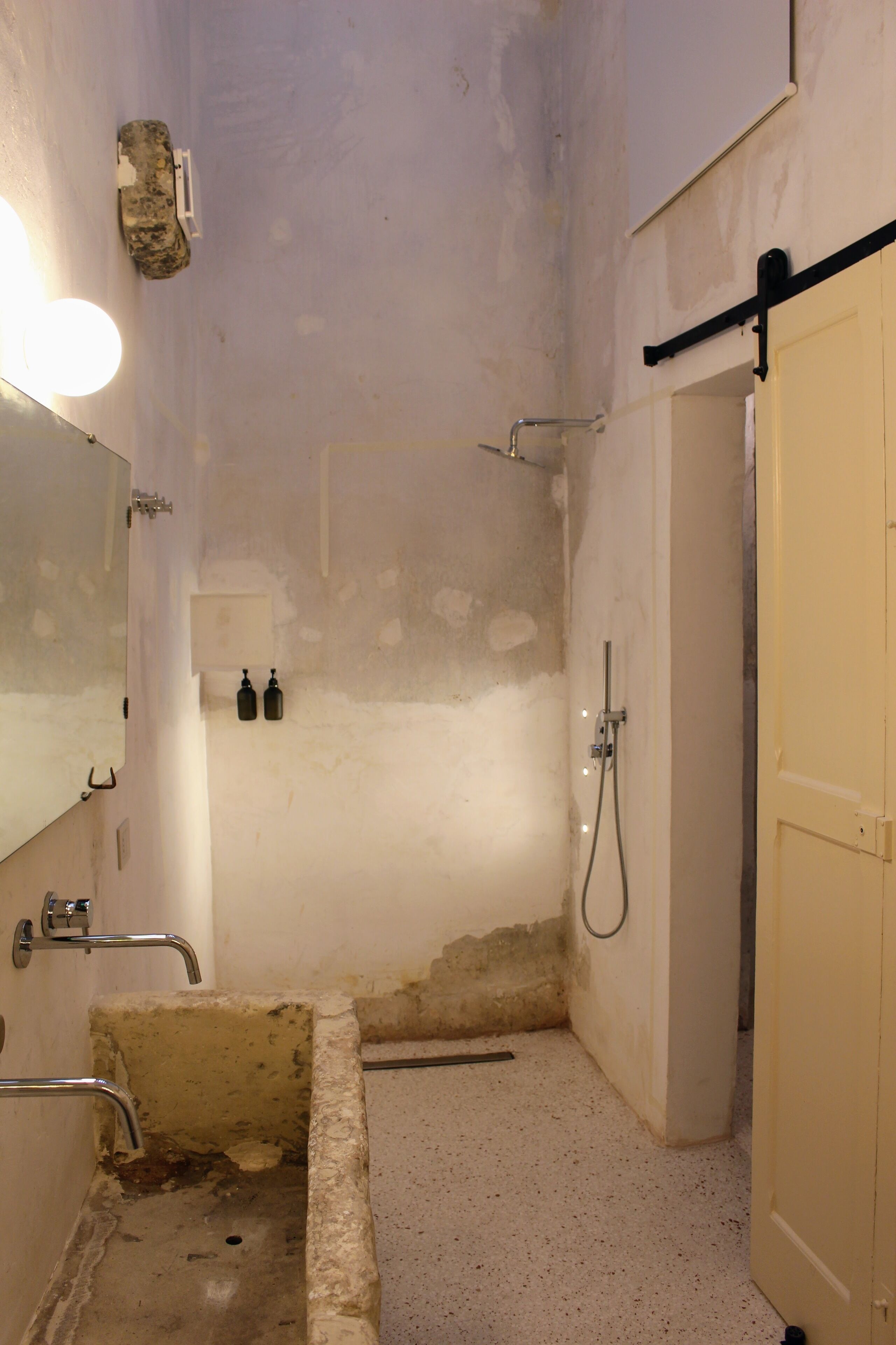 Il Carrozziere | Badezimmer | Badewanne und Dusche (separat), Haartrockner, Hausschuhe, Handtücher