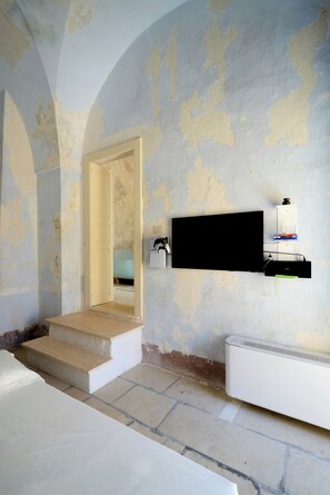 Executive-Studiosuite, Poolblick | Italienische Bettbezüge von Frette, hochwertige Bettwaren