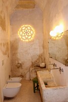 Il Carrozziere | Bathroom | Separate tub and shower, hair dryer, slippers, towels