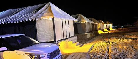 Estudio, vistas al desierto | Ropa de cama de alta calidad, colchones viscoelásticos, cortinas opacas