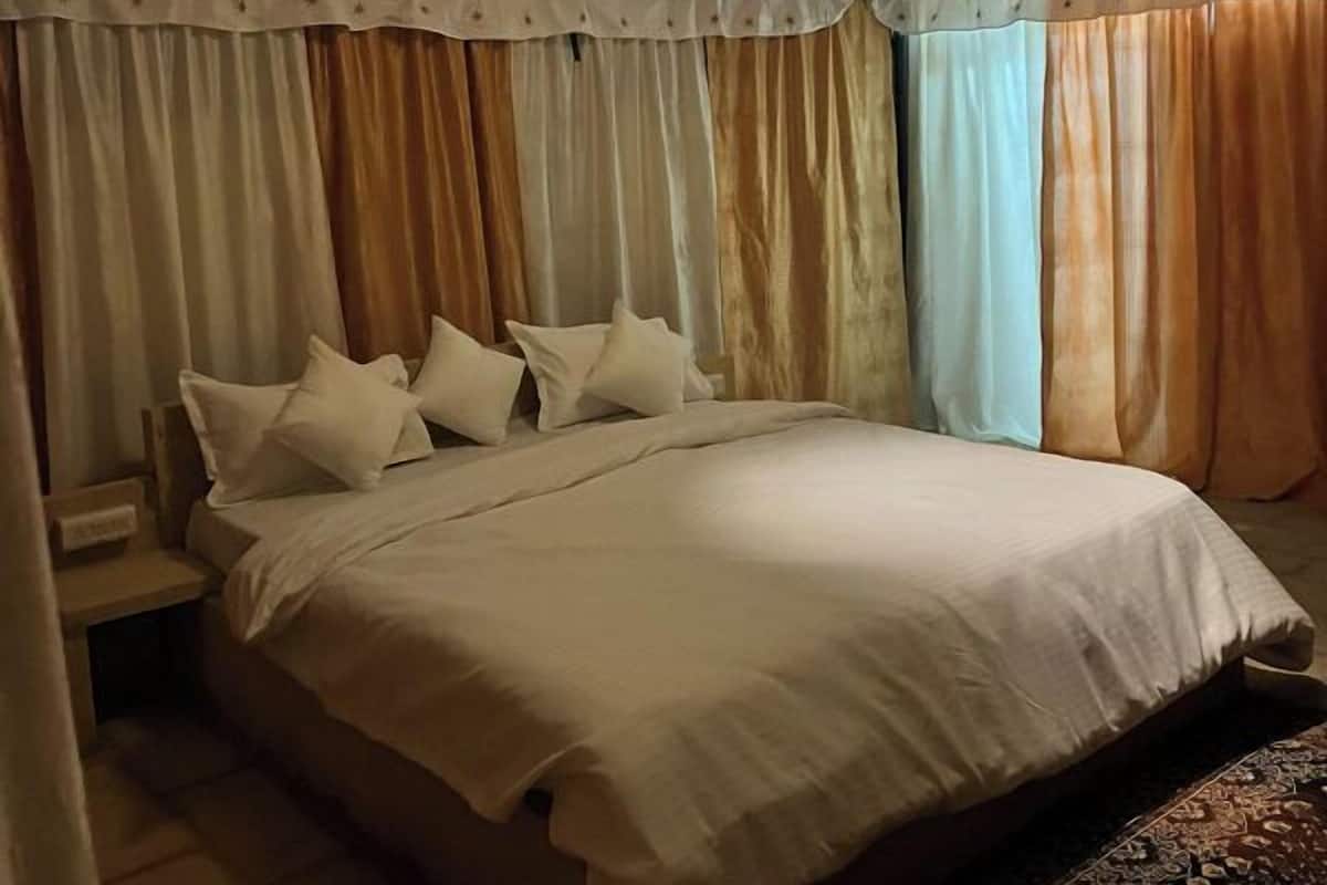 Studio, Desert View | Blackout drapes, iron/ironing board, free WiFi