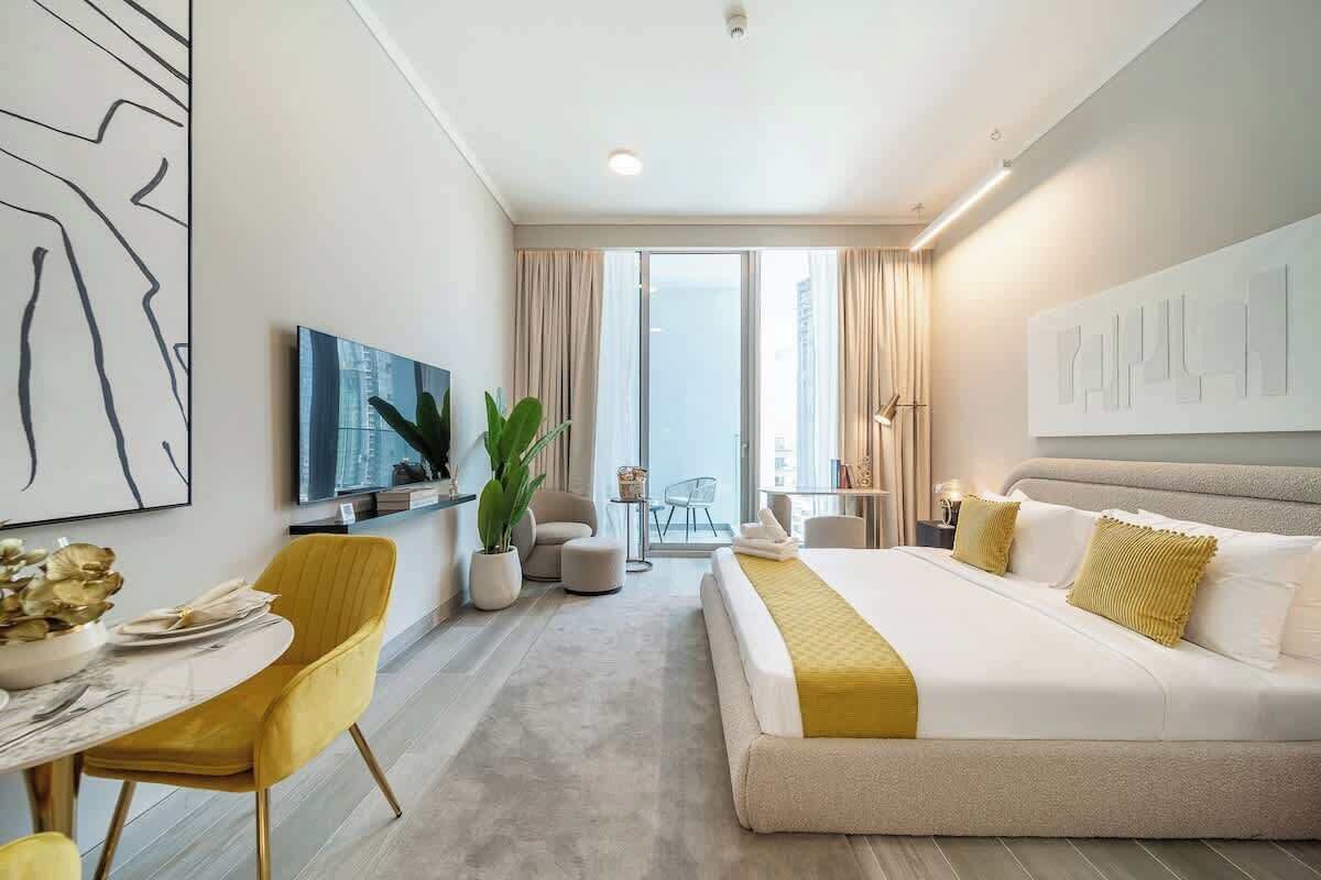 Iron/ironing board, travel crib, WiFi, bed sheets