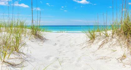 ⭐Lake Balcony View🌴Walk to Beach🏖️Community Pool☀️Destiny Beach Villas #23A&B