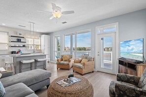Smart TV - ⭐Lake Balcony View🌴Walk to Beach🏖️Community Pool☀️Destiny Beach Villas #23A&B (Destin)