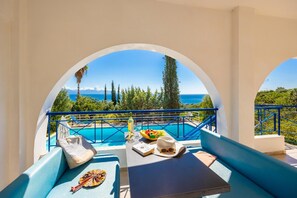 Outdoor dining - Villa Cleo - Three Bedroom Villa, Sleeps 6 (Pilos Nestor)