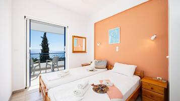 3 chambres, fer et planche à repasser, Wi-Fi, draps fournis