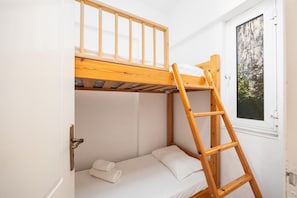 3 chambres, fer et planche à repasser, Wi-Fi, draps fournis
