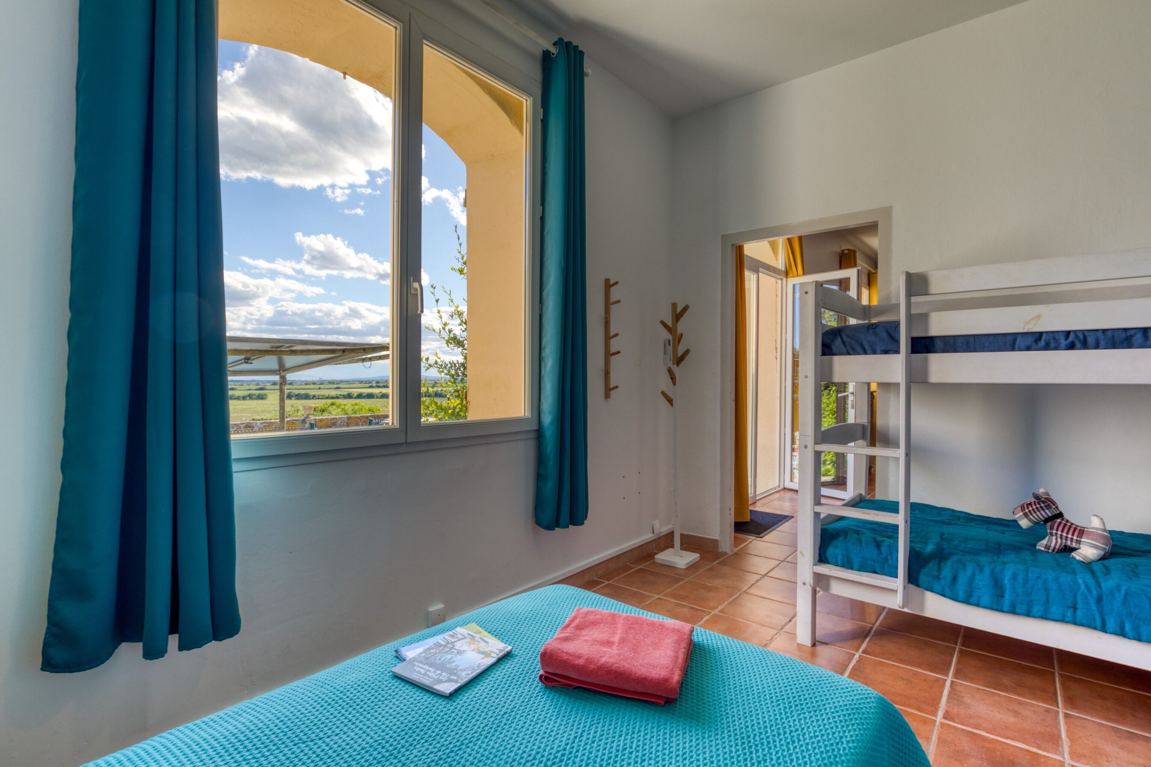 4 chambres, fer et planche à repasser, Wi-Fi, draps fournis
