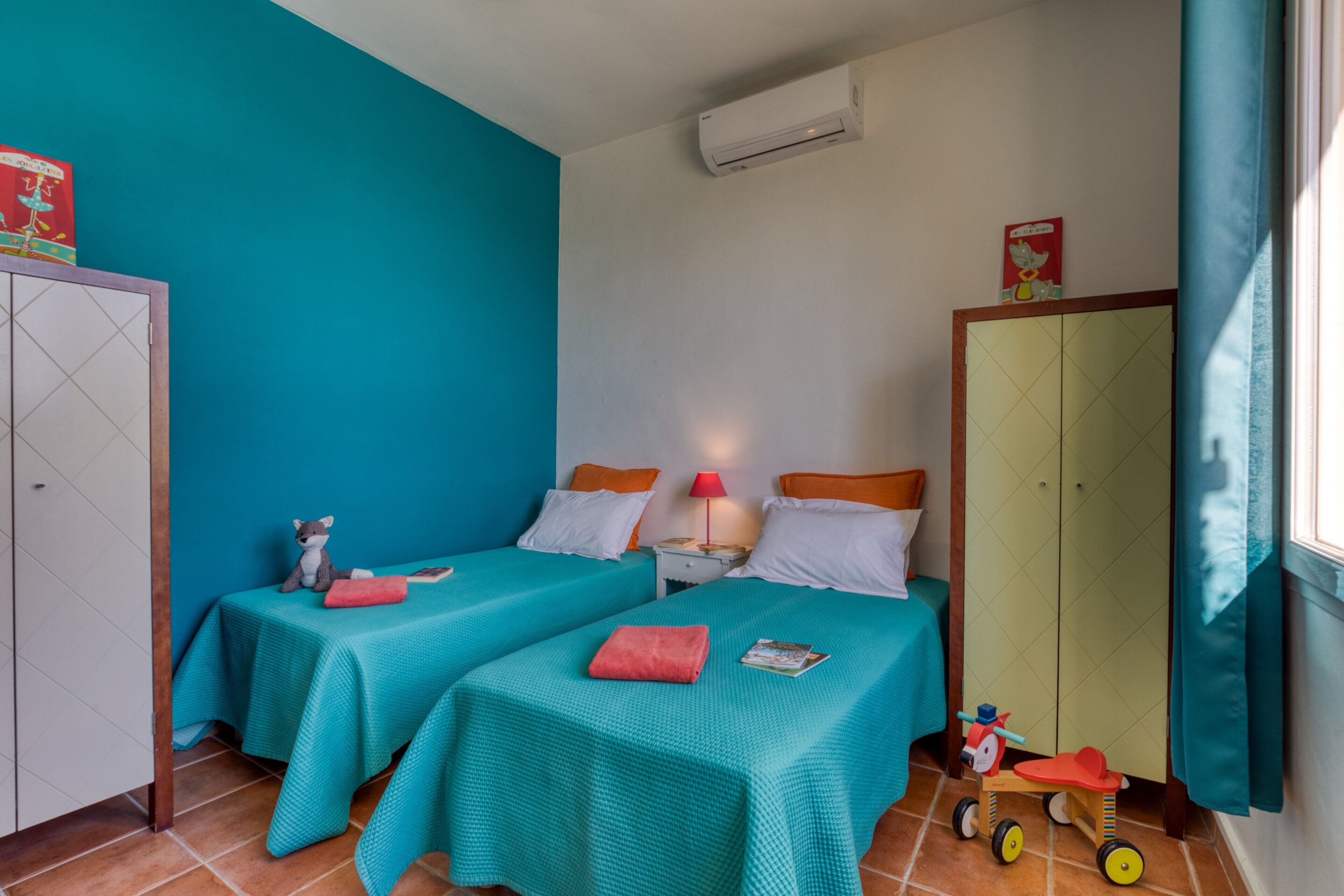 4 chambres, fer et planche à repasser, Wi-Fi, draps fournis