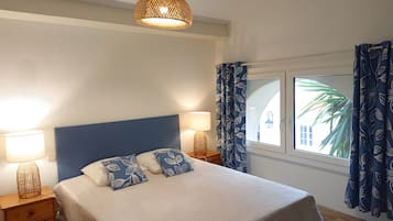 4 habitaciones, tabla de planchar con plancha, wifi y ropa de cama