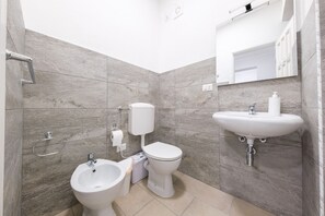 تجهيزات دش، مجففات شعر، مناشف