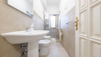 Doccia, asciugacapelli, asciugamani