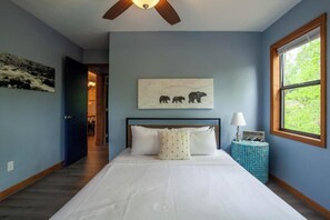 3 bedrooms, desk, iron/ironing board, free WiFi