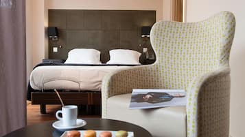 Casa | 1 dormitorio y tabla de planchar con plancha