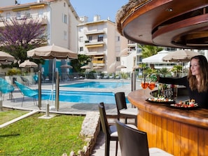 House | Pool | Outdoor pool, a heated pool - Honeymoon Suite in Cannes (Cannes)