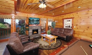 TV - Splash ’N Mountain Lookout – 5BR Cabin with Private Pool, Theater and Views (Sevierville)
