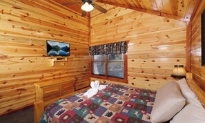 5 bedrooms, bed sheets - Splash ’N Mountain Lookout – 5BR Cabin with Private Pool, Theater and Views (Sevierville)