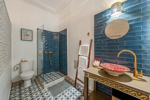 Shower, hair dryer, towels, soap - PRIVATE RIAD DAR TOURIA (Marrakesh)