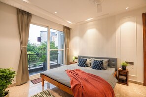 ノートパソコン用作業スペース、防音設備、アイロン / アイロン台、WiFi (無料)