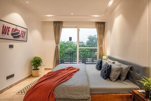 ノートパソコン用作業スペース、防音設備、アイロン / アイロン台、WiFi (無料)