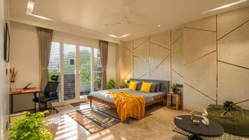 Premium-Doppelzimmer, Balkon, Stadtblick | Laptopgeeigneter Arbeitsplatz, schallisolierte Zimmer