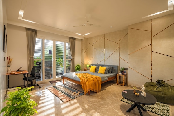 Premium Double Room, Balcony, City View | Laptop workspace, soundproofing, iron/ironing board (on request)