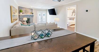 Scenic Lakefront Home - Family, Pets Friendly, Close to Robins AFB