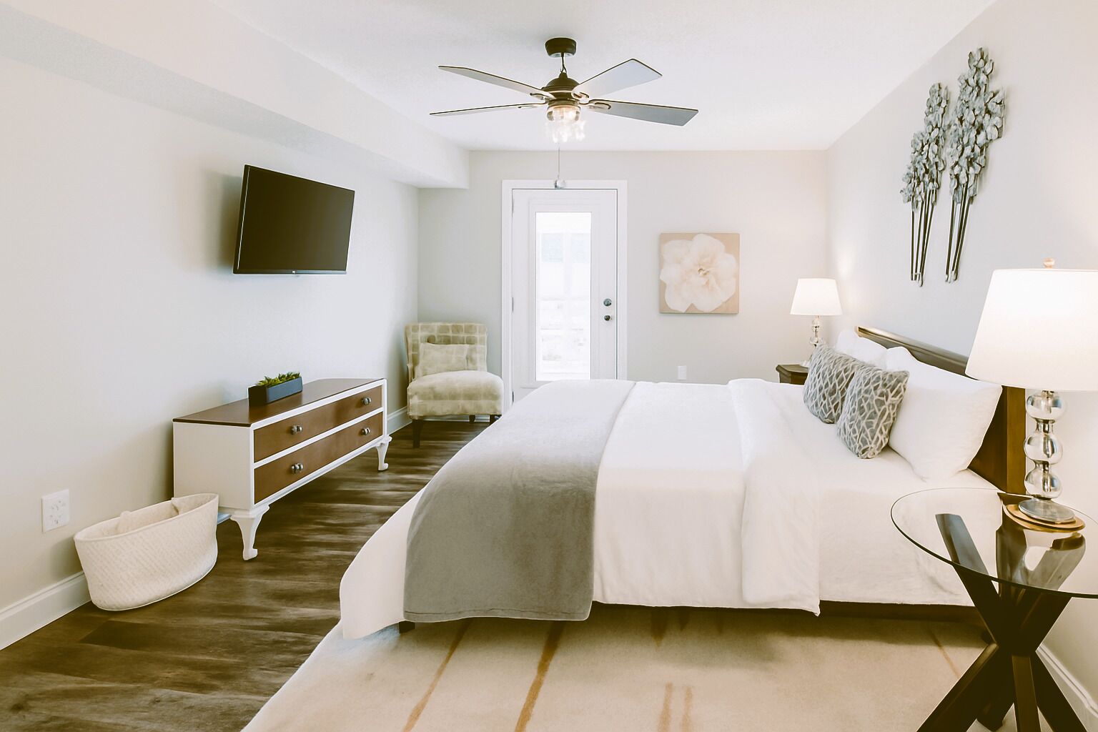 3 bedrooms, iron/ironing board, WiFi, bed sheets
