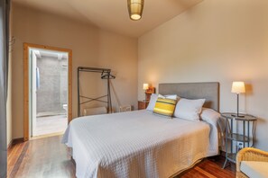 1 bedroom, iron/ironing board, WiFi, bed sheets - Vacation Apartment 'Suite Arte y Dragos' with Mountain View, Shared Terrace and Wi-Fi (San Bartolomé)