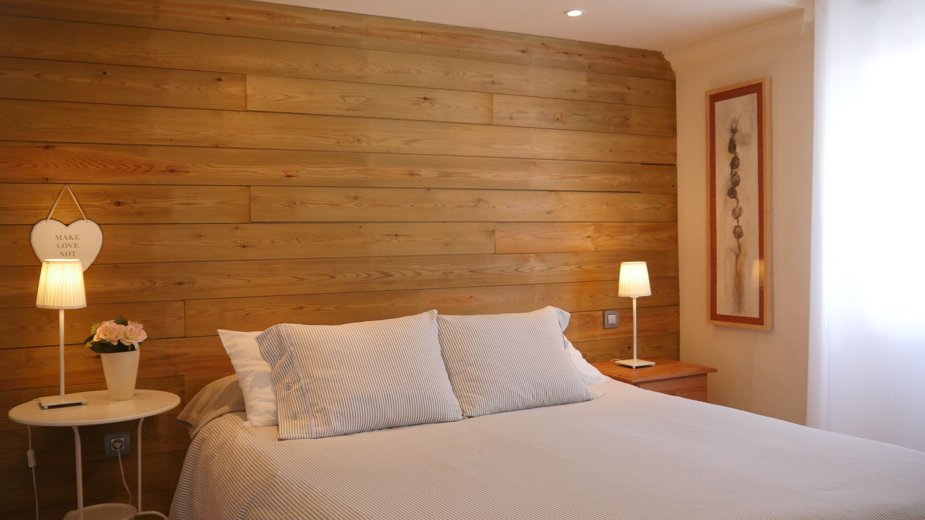 1 slaapkamer, een strijkplank/strijkijzer, wifi, beddengoed