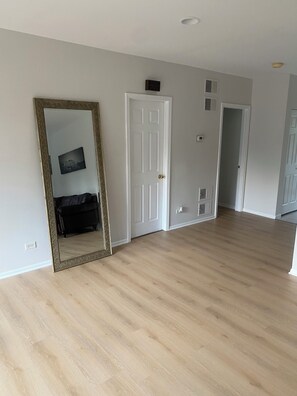 Interior - Charming 3-bedroom house next to Six Flags and Military Base in Gurnee (Gurnee)