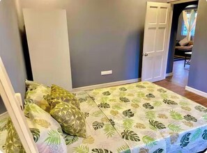 2 makuuhuonetta, silitysrauta/-lauta, Wi-Fi, vuodevaatteet