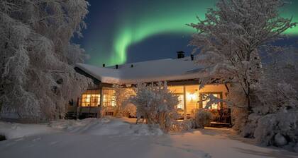 Cozy 3BR Riverside House with Sauna