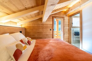 7 bedrooms, iron/ironing board, bed sheets, wheelchair access