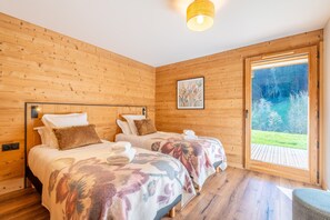 7 bedrooms, iron/ironing board, bed sheets, wheelchair access