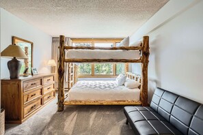 3 bedrooms, iron/ironing board, WiFi, bed sheets - Keystone MTN Haven! (Keystone)