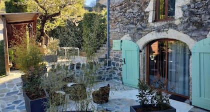 Chambres d'hÎtes - Chùteau avec piscine partagée