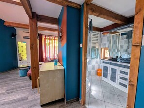 Interior - Guest Rooms - Castle with Shared Pool (Mostuéjouls)