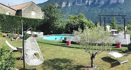 Bed and Breakfast 'Chambres D'hôtes - La Capluc' mit Bergblick, WLAN und Klimaanlage