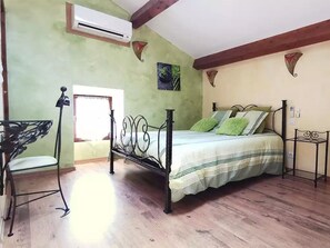1 bedroom, WiFi, bed sheets